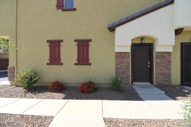 property at 2725 E Mine Creek Rd