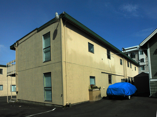 Pullington Apartments in Seattle, WA - Building Photo - Building Photo