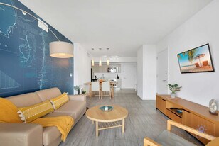 2602 E Hallandale Beach Blvd in Hallandale Beach, FL - Building Photo