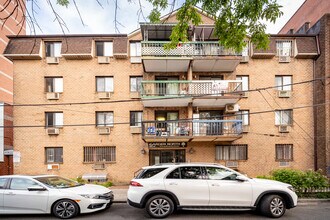 13218 Avery Ave in Flushing, NY - Building Photo - Building Photo