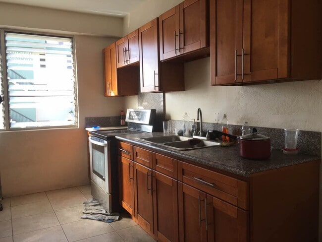 1727 Liliha St, Unit 2 in Honolulu, HI - Building Photo - Building Photo