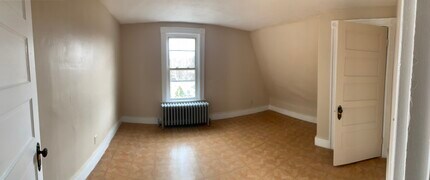 122 South Ave, Unit 122 South Ave in Lewiston, ME - Building Photo - Building Photo