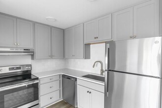 Riviera Apartments in Birmingham, AL - Building Photo - Interior Photo