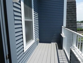 237 Marina Pointe Dr in East Rockaway, NY - Building Photo - Building Photo