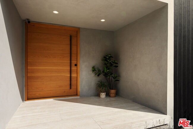 2422 Apollo Dr in Los Angeles, CA - Building Photo - Building Photo