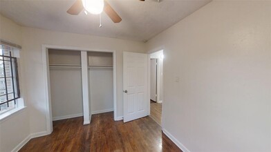 11314 Courtshire Dr-Unit -2 in Houston, TX - Building Photo - Building Photo