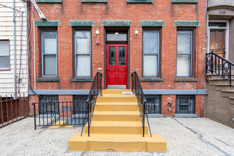 343 4th St in Jersey City, NJ - Building Photo - Building Photo