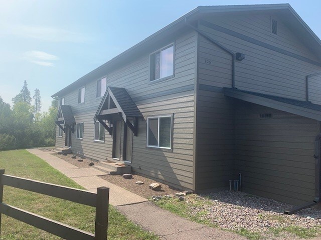 725 Waverly Pl in Whitefish, MT - Building Photo