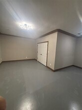 9480 Plum Grove Rd in Cleveland, TX - Foto de edificio - Building Photo