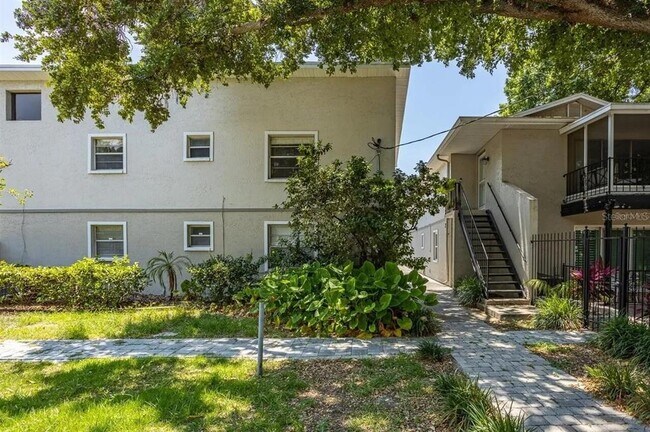 1011 S Moody Ave in Tampa, FL - Building Photo - Building Photo