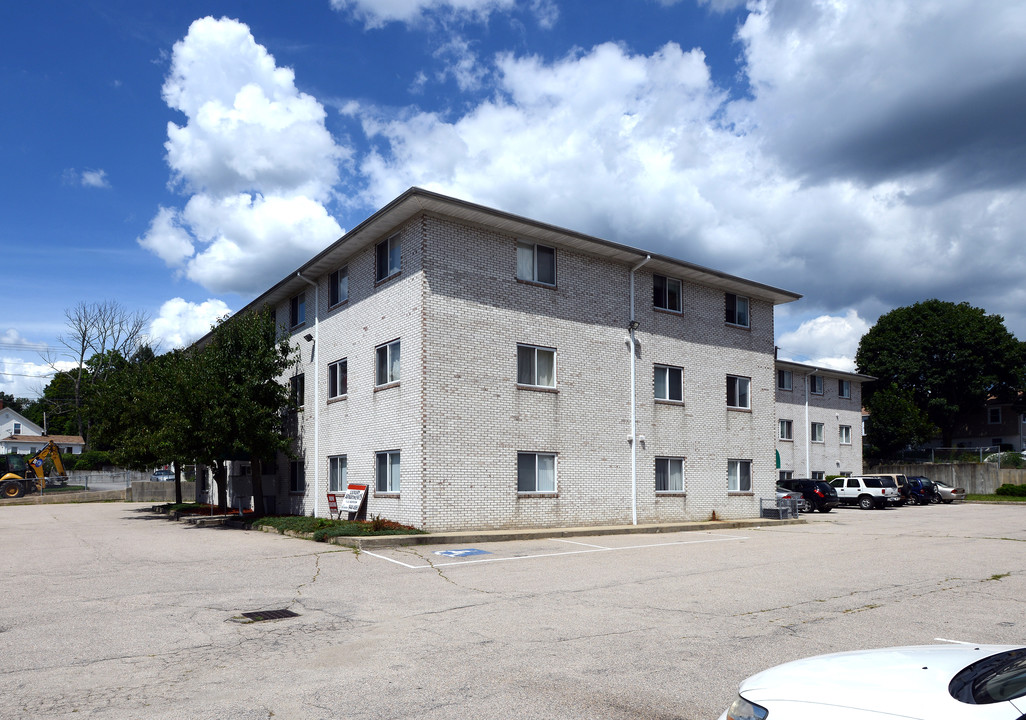 367 Woonasquatucket Ave in North Providence, RI - Building Photo