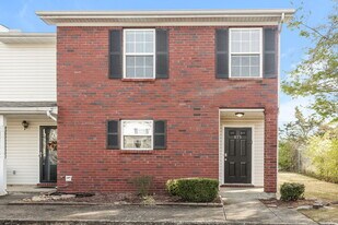 975 Evie Ann Ln in La Vergne, TN - Building Photo