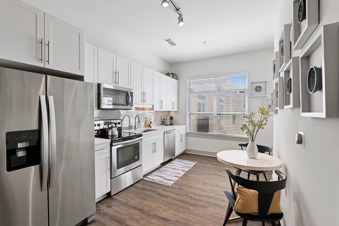 Lincoln at Dilworth in Charlotte, NC - Foto de edificio