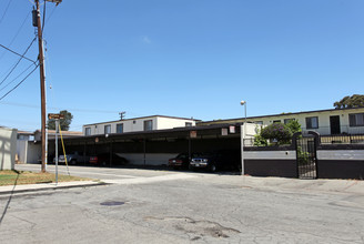 Casa Lobelia Apartments in Oxnard, CA - Building Photo - Building Photo