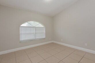 5176 Heatherstone Ct in Kissimmee, FL - Foto de edificio - Building Photo