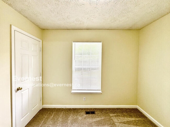 7018 Igou Gap Rd in Chattanooga, TN - Building Photo - Building Photo