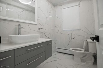 519 E Shore Trail in Sparta, NJ - Foto de edificio - Building Photo