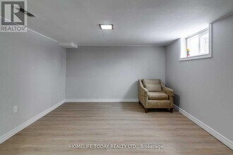 19 Bardwell Crescent in Toronto, ON - Building Photo - Building Photo