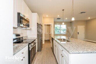 918 Tolson St SE in Palm Bay, FL - Foto de edificio - Building Photo