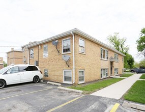 610 S Wisconsin Ave in Addison, IL - Foto de edificio - Building Photo