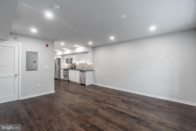 752 S 8th St