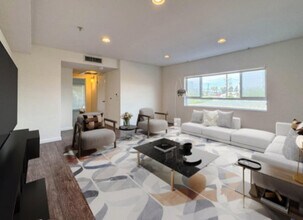 4980 S Centinela Ave in Los Angeles, CA - Foto de edificio - Building Photo