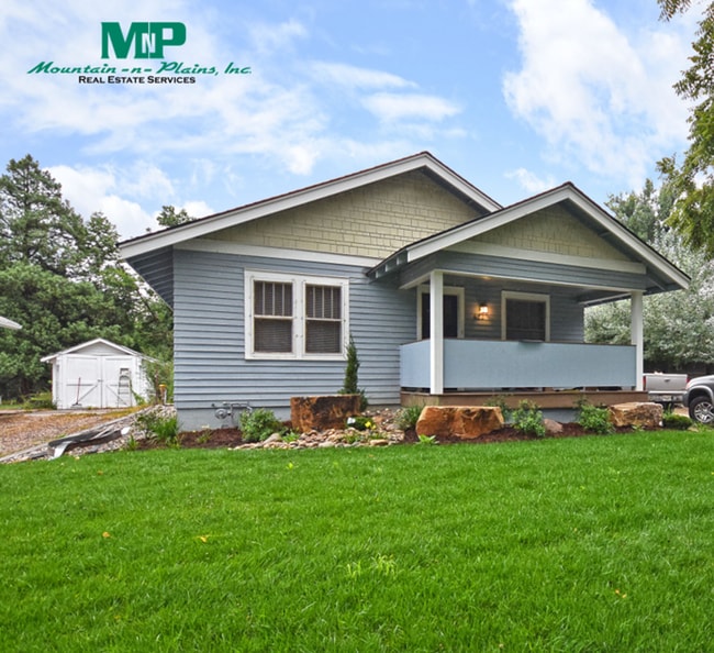 property at 622 1/2 S Loomis Ave