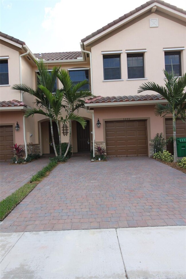 5886 NW 56th Pl in Tamarac, FL - Building Photo - Building Photo