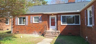 20405 Williams St in Ettrick, VA - Building Photo