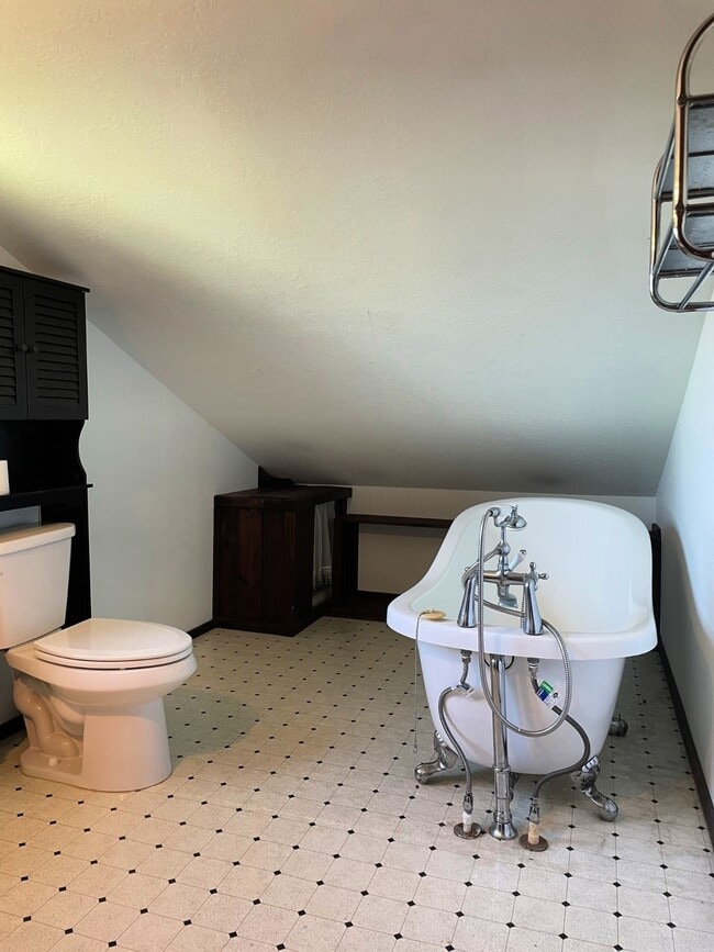 property at 1472 Lakeside Dr