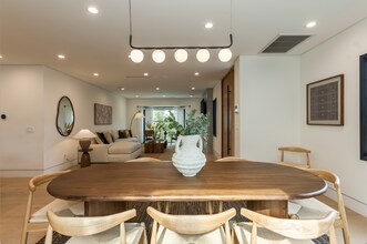 1161 Stearns Dr in Los Angeles, CA - Foto de edificio - Building Photo