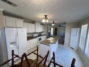 8886 47th Dr in Live Oak, FL - Foto de edificio - Building Photo