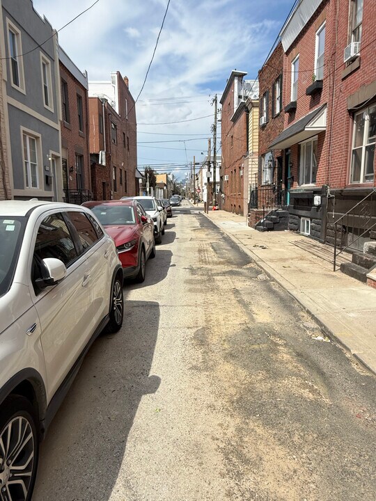 2517 S Carlisle St in Philadelphia, PA - Building Photo
