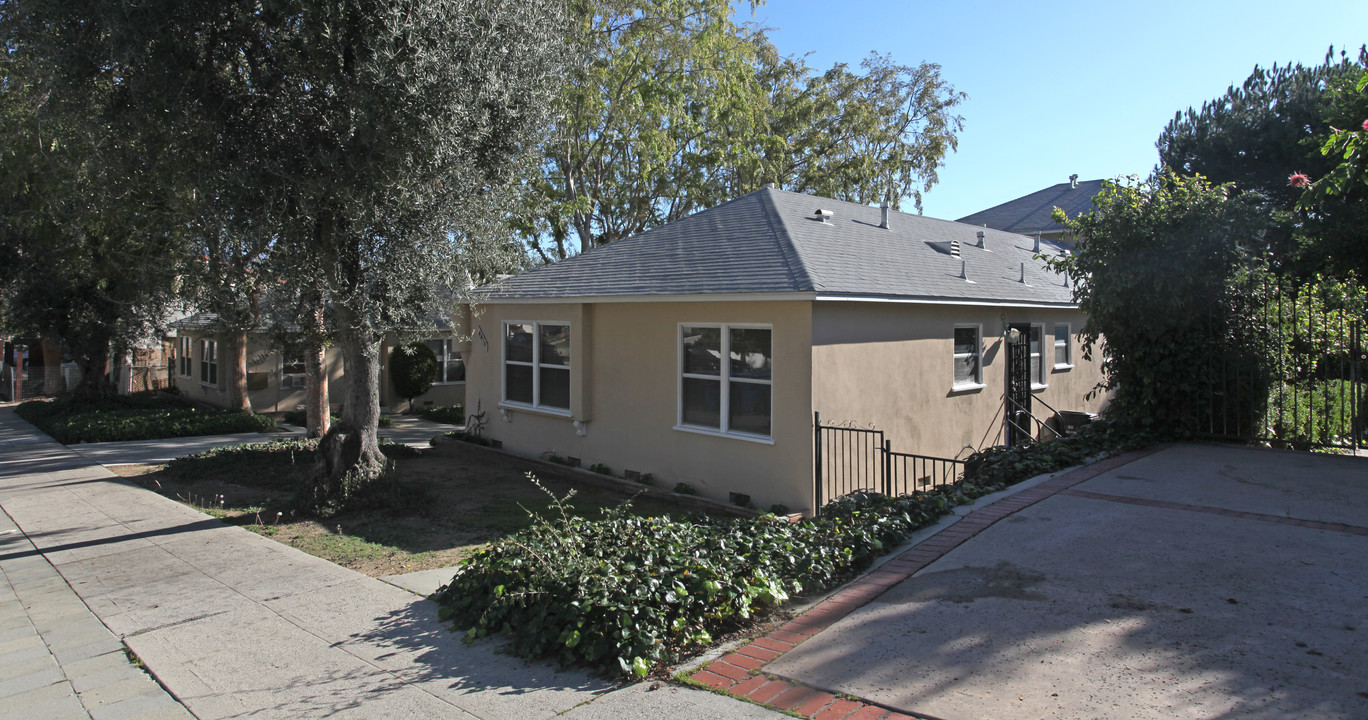 4450 Ellenwood Dr in Los Angeles, CA - Building Photo