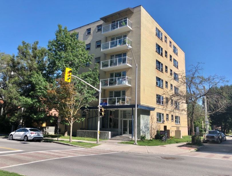 280 Laurier in Ottawa, ON - Building Photo