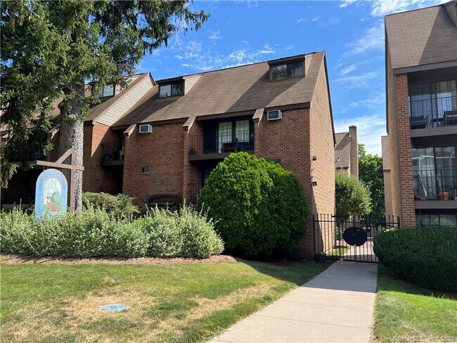 38 N Main St in West Hartford, CT - Building Photo - Building Photo