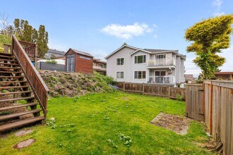 2114 Dexter Ave N in Seattle, WA - Building Photo - Building Photo