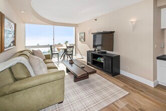 1810 Avenida Del Mundo in Coronado, CA - Building Photo - Building Photo