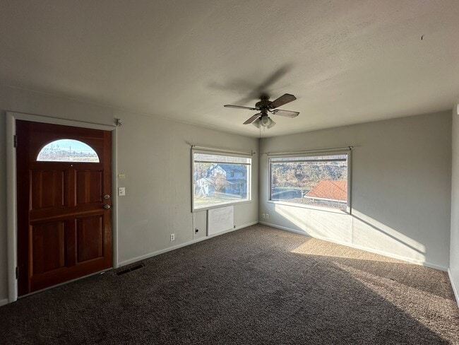 2003 SW Isaac Ave in Pendleton, OR - Building Photo - Building Photo