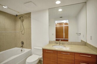 50 Biscayne Blvd, Unit 2309 in Miami, FL - Building Photo - Building Photo