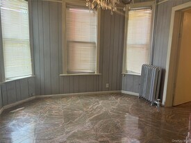 56 N 10th Ave in Mount Vernon, NY - Building Photo