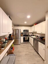 326 Broadway, Unit 19 in Somerville, MA - Foto de edificio - Building Photo