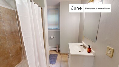 Room in Shared 3 bed/1 bath home, Unit C in Boston, MA - Foto de edificio - Building Photo