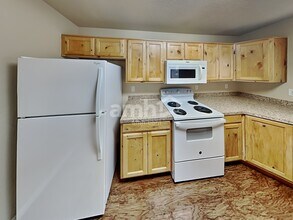 5252 S 4300 W in Hooper, UT - Foto de edificio - Building Photo