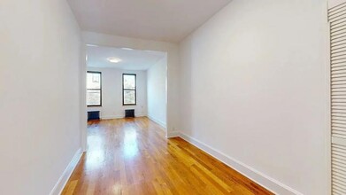 678 Woodward Ave in Queens, NY - Building Photo - Building Photo