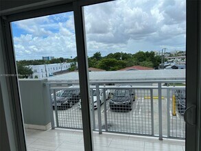 2300 NW 7th St in Miami, FL - Building Photo - Building Photo