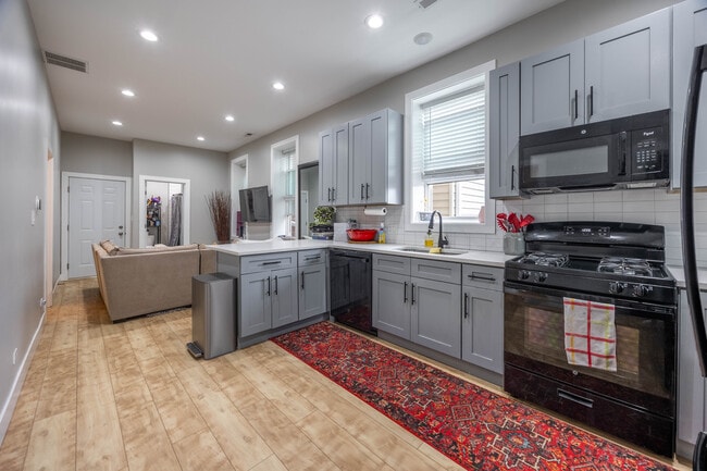 2243 W 23rd Pl, Unit 2R