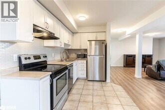 141 Sydenham Wells in Barrie, ON - Building Photo - Building Photo