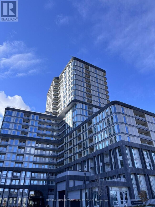 3240 William Coltson Ave in Oakville, ON - Building Photo - Building Photo