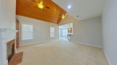 4064 11th St in Niceville, FL - Foto de edificio - Building Photo
